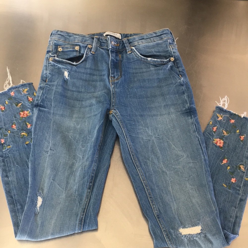 Sale! Zara embroidered jeans size 4